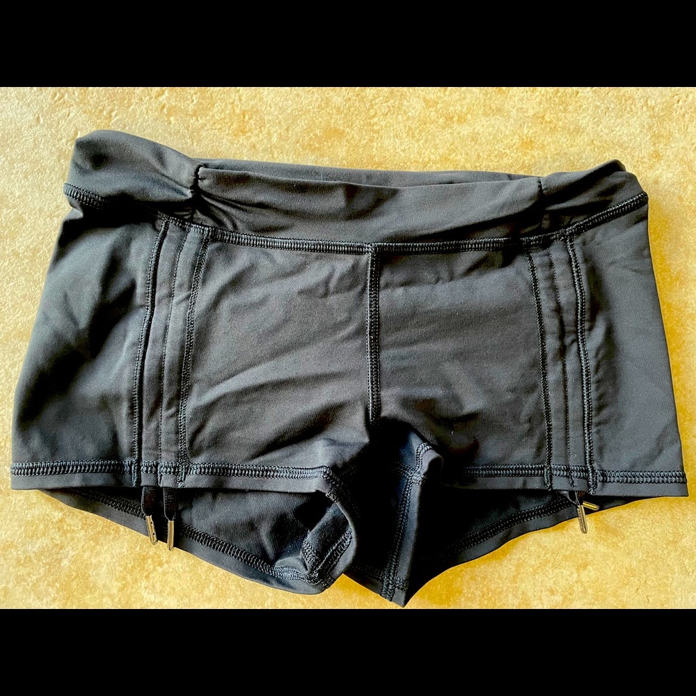 Lululemon Hot Pants Shorts Size 6